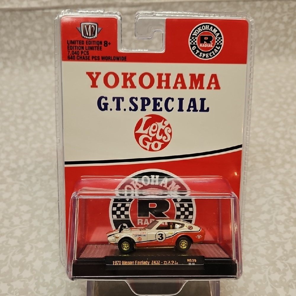 1:64 M2 Machines Yokohama 1970 Nissan Fairlady Z432 Chase Car